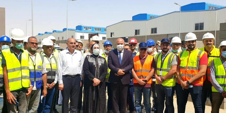 وزيرة التجارة والصناعة