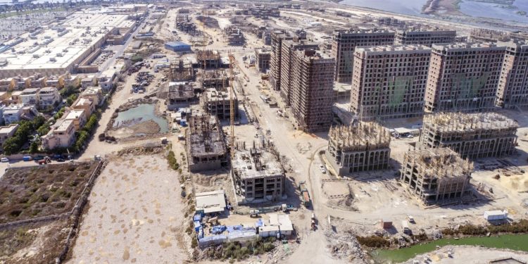 وزير الإسكان يتابع الموقف التنفيذي لمشروعات التجمع العمراني بغرب كارفور بالإسكندرية