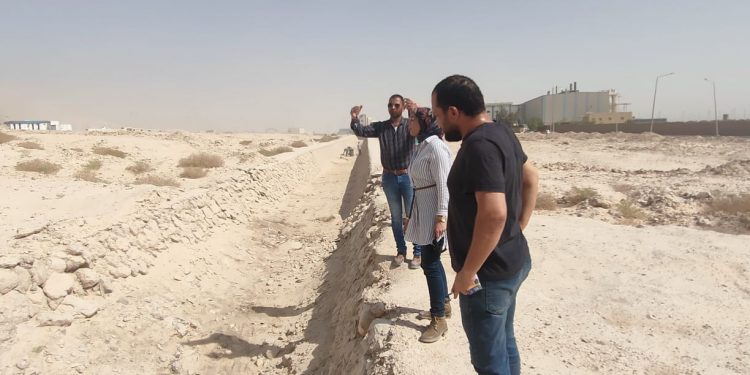 جانب من تطهير مخرات السيول