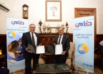 جانب من التوقيع