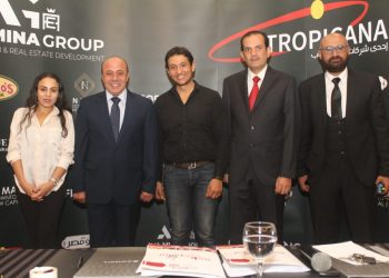 جانب من توقيع عقود الادارة والتشغيل