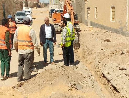 رئيس مياه أسوان يتفقد مشروعات مبادرة حياة كريمة فى مجال مياه الشرب بكوم امبو