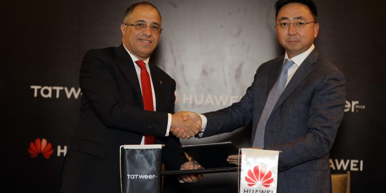 جانب من التوقيع بين هواوى وتطوير مصر