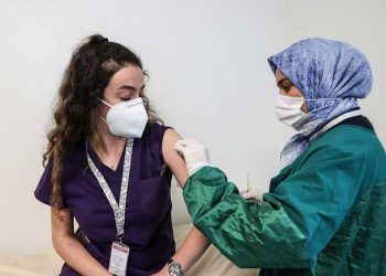 تطعيم طلاب الجامعات