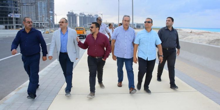 جانب من جولة العصار بمشروعات العلمين الجديدة