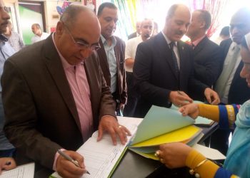 رئيس جهاز ” سوهاج الجديدة “يفتتح معرضاً فنياً وورشة عمل بمدرسة عثمان بن عفان..ويتفقد مدرسة المتفوقين