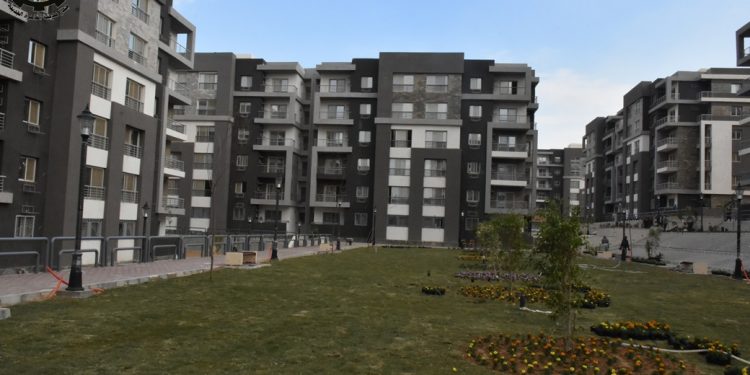وزير الإسكان يتابع الموقف التنفيذي للمشروعات السكنية بمدينة القاهرة الجديدة