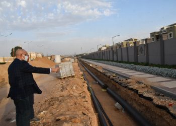 وزير الإسكان يقوم بجولة موسعة لتفقد سير العمل بمشروعات الطرق والمحاور الجارى تنفيذها بمدينة القاهرة الجديدة