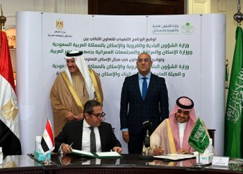 جانب من التوقيع