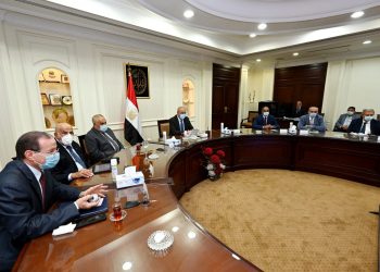 وزير الإسكان ورئيس الهيئة العربية للتصنيع يستعرضان موقف توفير المهمات والمستلزمات لمشروعات “حياة كريمة”