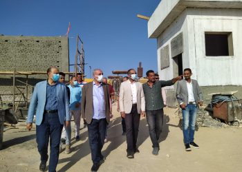 نائب وزير الإسكان للبنية الأساسية يتفقد مشروعات مرافق المياه والصرف ومحطتى التحلية ومعالجة الصرف الصحى بالعلمين الجديدة