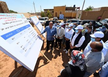 وزير الإسكان ومحافظ أسوان يتفقدان مشروعات المبادرة الرئاسية “حياة كريمة” بمركز كوم امبو بمحافظة أسوان