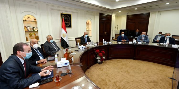 وزير الإسكان يتابع استعدادات شركات المياه والصرف وأجهزة المدن الجديدة لمواجهة مخاطر التقلبات الجوية والأمطار الشديدة بموسم الشتاء