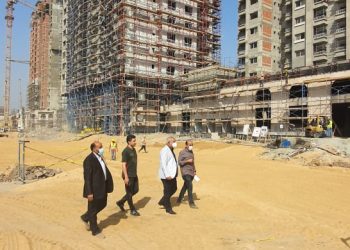مسئولو “الإسكان” يتابعون سير العمل بأبراج منطقة مثلث ماسبيرو