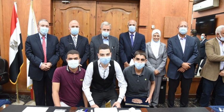 رئيس “القابضة للمياه” يترأس اجتماع اللجنة التنسيقية العليا لشركات مياه الشرب على مستوى الجمهورية لبحث خطط العمل المقبلة