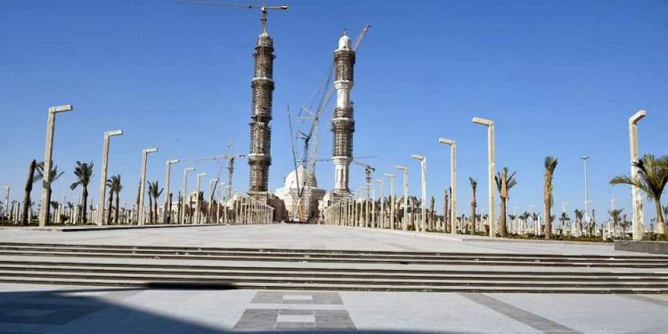 رئيس المقاولون العرب يتفقد مركز مصر الثقافي الإسلامي بالعاصمة الإدارية