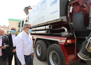 رسلان يتفقد معدات شركتى المياه بالقاهرة والجيزة استعدادا لموسم الأمطار