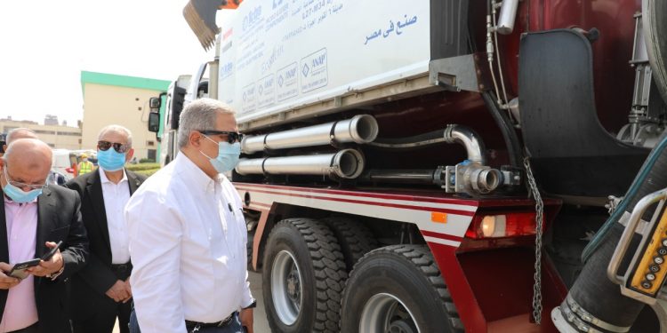 رسلان يتفقد معدات شركتى المياه بالقاهرة والجيزة استعدادا لموسم الأمطار