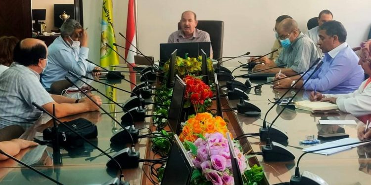 رئيس صرف الاسكندرية يعقد اجتماعا لمراجعة المشروعات وخطط التشغيل والصيانة