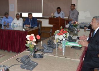 رئيس مياه الفيوم يلتقى رؤساء القطاعات ومديرى العموم