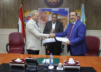 مياة مطروح توقع بروتوكول لافتتاح فصل لتحلية المياه وتدريب الطلاب عمليا