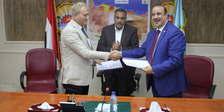 مياة مطروح توقع بروتوكول لافتتاح فصل لتحلية المياه وتدريب الطلاب عمليا