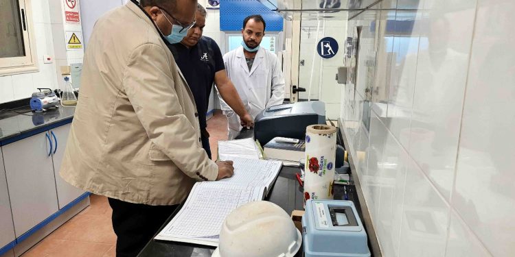رئيس مياه سوهاج يتفقد محطة معالجة صرف صحى الهجارسة