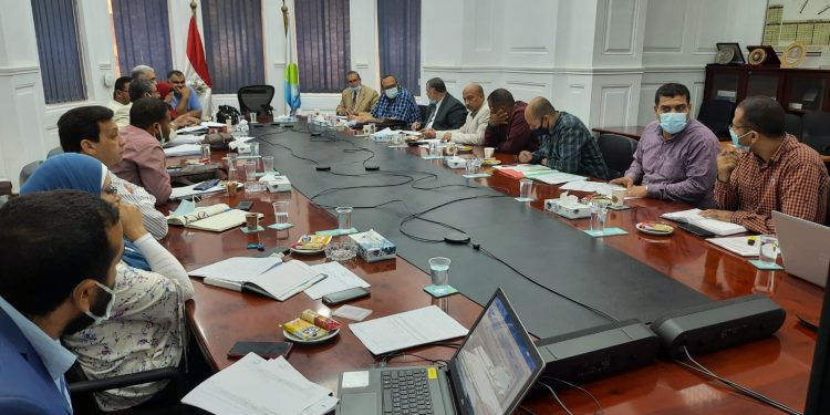 مياه الشرب تعقد اجتماع تنسيقى لمتابعة استلام المشروعات الاستثمارية بسوهاج