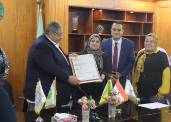 الصرف الصحى بالقاهرة: تكريم قطاع تنمية الموارد البشرية والإدارية على شهادة ايزو 9001