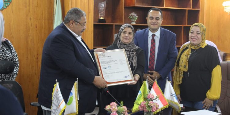 الصرف الصحى بالقاهرة: تكريم قطاع تنمية الموارد البشرية والإدارية على شهادة ايزو 9001