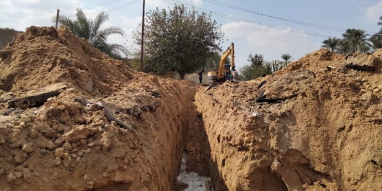 عصمت: إحلال وتجديد خطوط المياه المتهالكة بعدة مناطق بمحافظات القناة