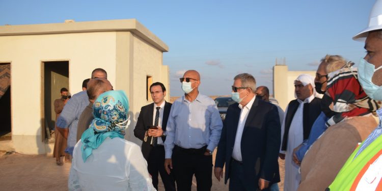 رئيس الشركة القابضة للمياه يتفقد محطة تحلية آبار بالحلازين بمطروح