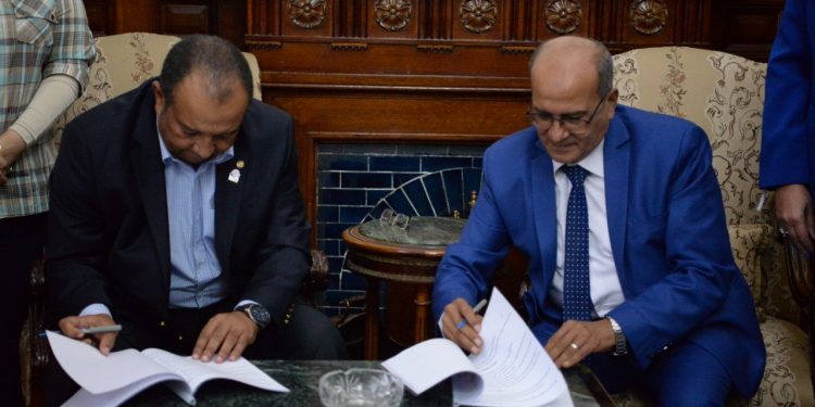 مياه الإسكندرية وروتارى صن رايز يوقعان بروتوكول تعاون لتوصيل المياه إلى أسرة ببرج العرب