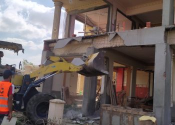 جانب من حملة الإزالة بالشروق