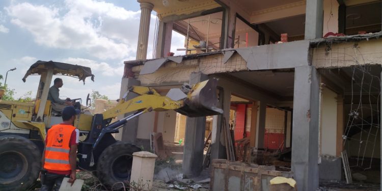 جانب من حملة الإزالة بالشروق