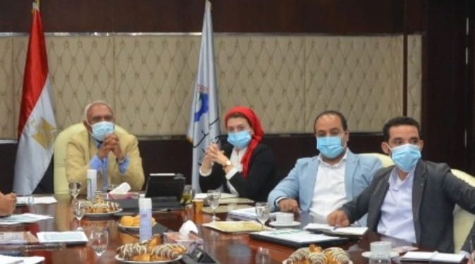 مسئولو المجتمعات العمرانية يتابعون خطط عمل وحدة المدن المستدامة والطاقة المتجددة بعد إعادة تشكيلها