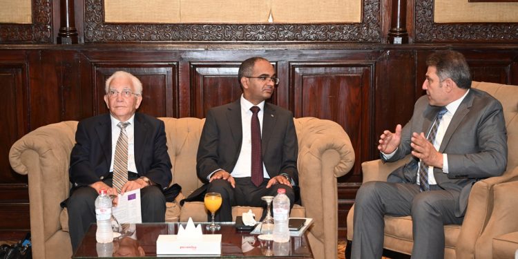 نائب وزير الإسكان يُشارك في ندوة حوارية عن ملف الأمن المائي في ظل ندرة المياه