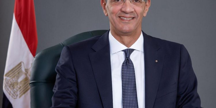 المهندس عمرو طلعت وزير الاتصالات