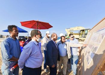 اللواء محمود نصار خلال الزيارة