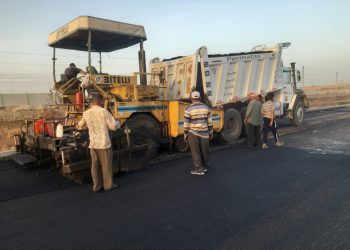 “الإسكان”: تَقَدُم أعمال تنفيذ الطرق بمدن الشروق والعاشر من رمضان والسادات لخدمة المشروعات المختلفة