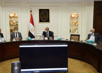 جانب من اجتماع وزير الإسكان