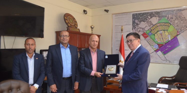 الإسكان: سفير كازاخستان بمصر يزور العاشر من رمضان لبحث فرص الاستثمار والتعاون في القطاعات المختلفة