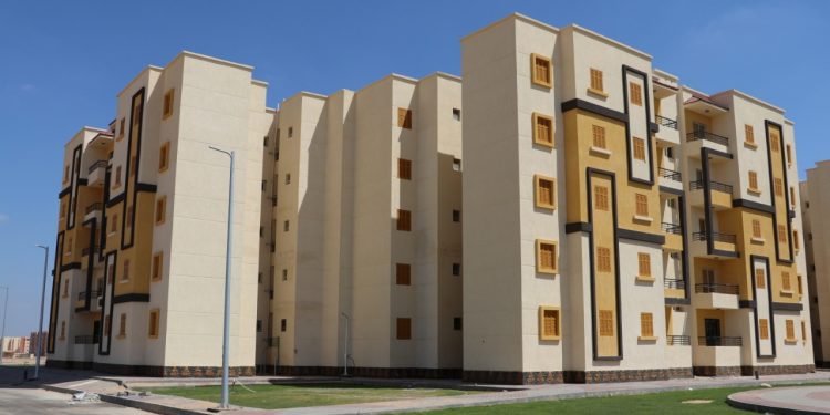 تتضمن 6376 شقة.. وزير الإسكان يتابع سير العمل بعددٍ من المشروعات السكنية والخدمية بالسادات