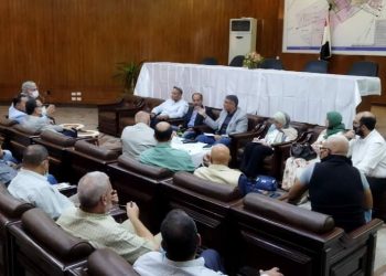 رئيس جهاز ٦ أكتوبر  يلتقي سكان منطقة القرى السياحية لبحث مقترحاتهم وشكاواهم