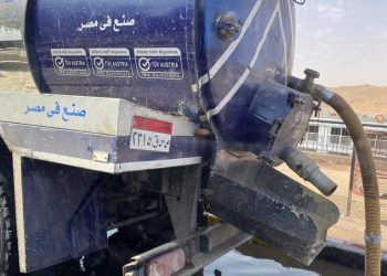 رئيس مياه أسوان يتابع سحب المياه من شوارع المدينة وأعمال الإصلاح لمحطة صرف الجزيرة