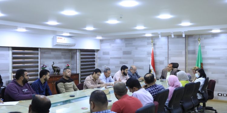 رئيس مياه المنيا يتابع أعمال حياة كريمة والخطط المستقبلية