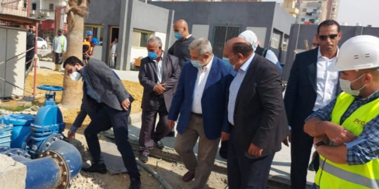 رئيس القابضة للمياه يتفقد المشروعات المختلفة بالسويس
