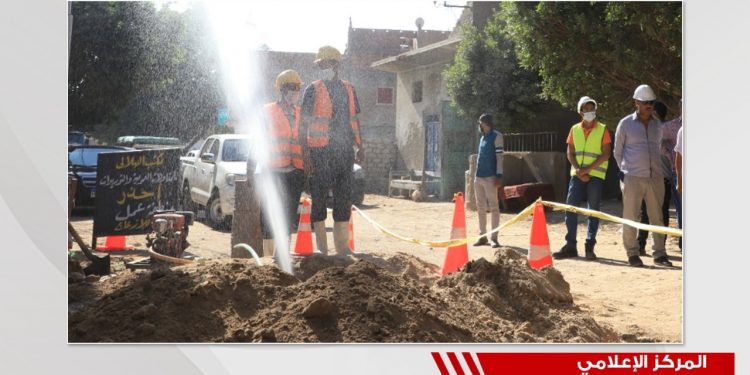 رئيس مياه أسيوط يتابع تجربة ضغوط المياه بخط 6 بوصة بقرية الزرابي ـــ مركز أبوتيج