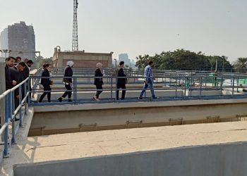 طلاب الجامعة البريطانية يزورون محطات مياه القاهرة