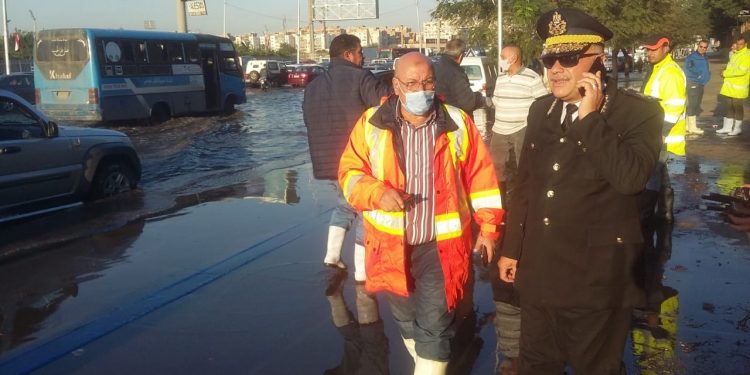 رئيس مياه القاهرة يتابع تنفيذ خطة مواجهة تجمعات الأمطار